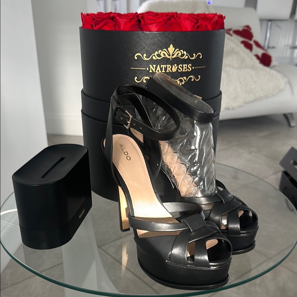 👏🏽sold👏🏽 Black Women's Heels